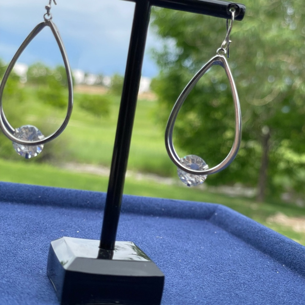 NWOT Express Rhinestone Drop Earrings - Picture 6 of 6